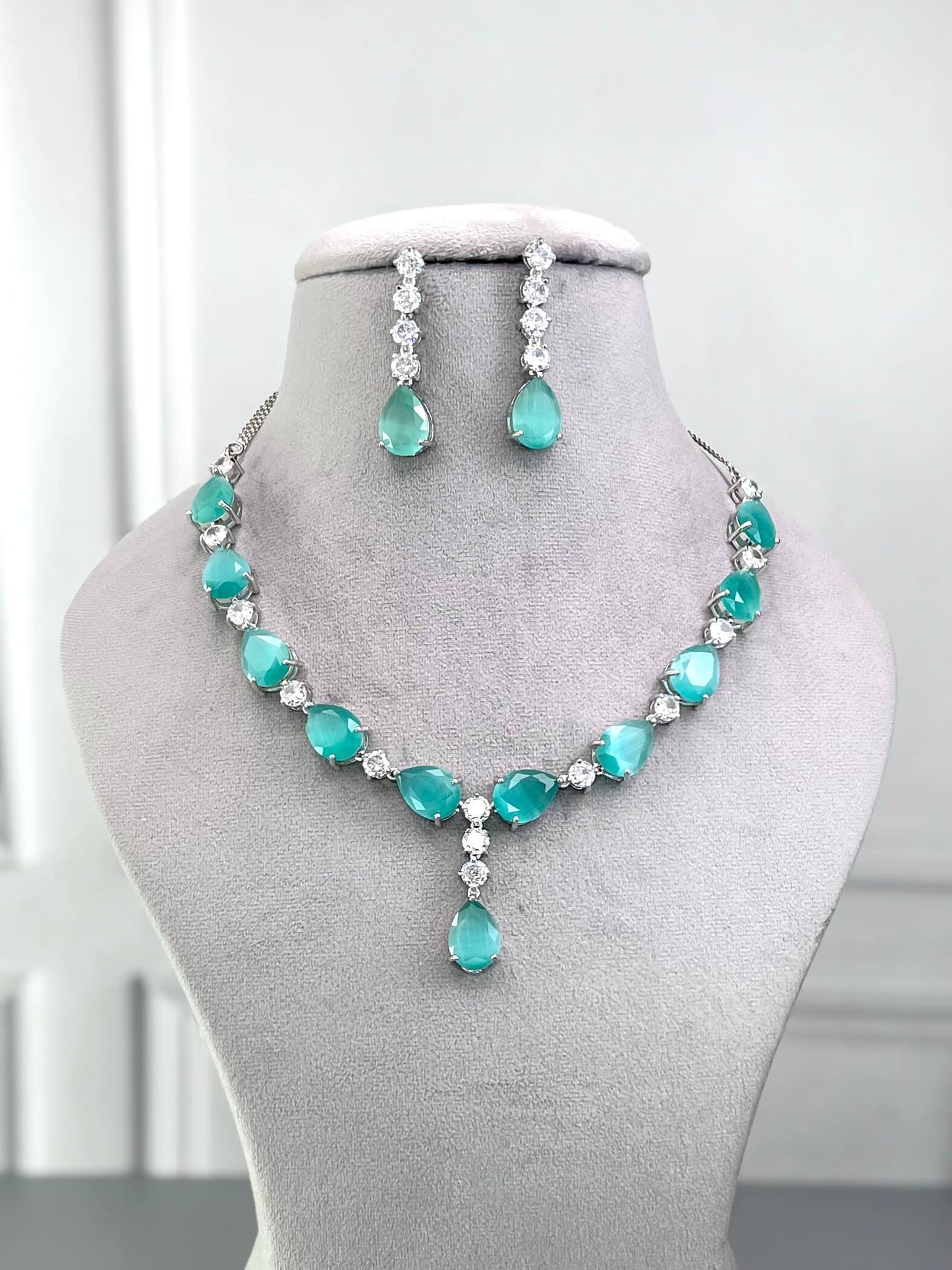 Eva Mint Green Necklace Set