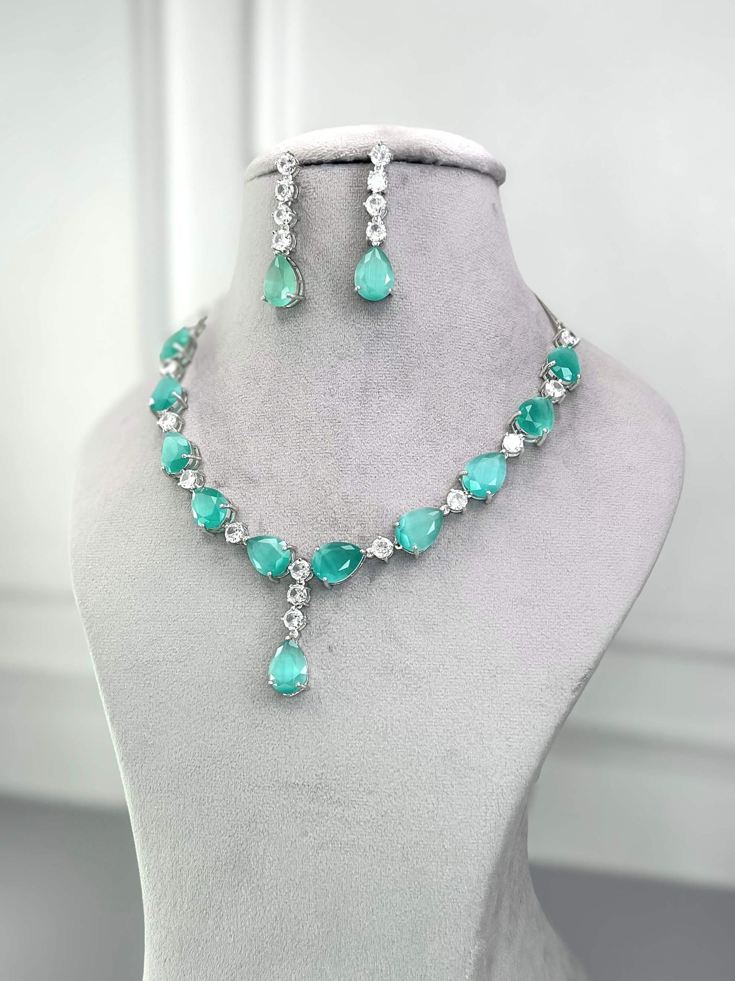 Eva Mint Green Necklace Set