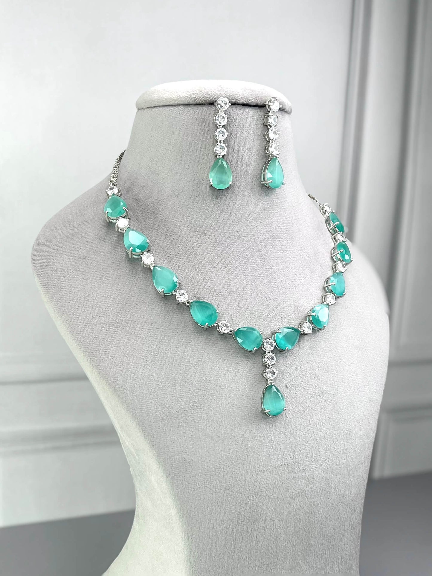 Eva Mint Green Necklace Set