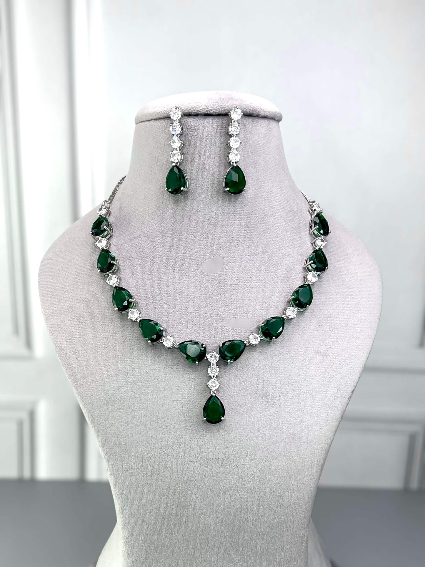 Eva Emerald Green Necklace Set