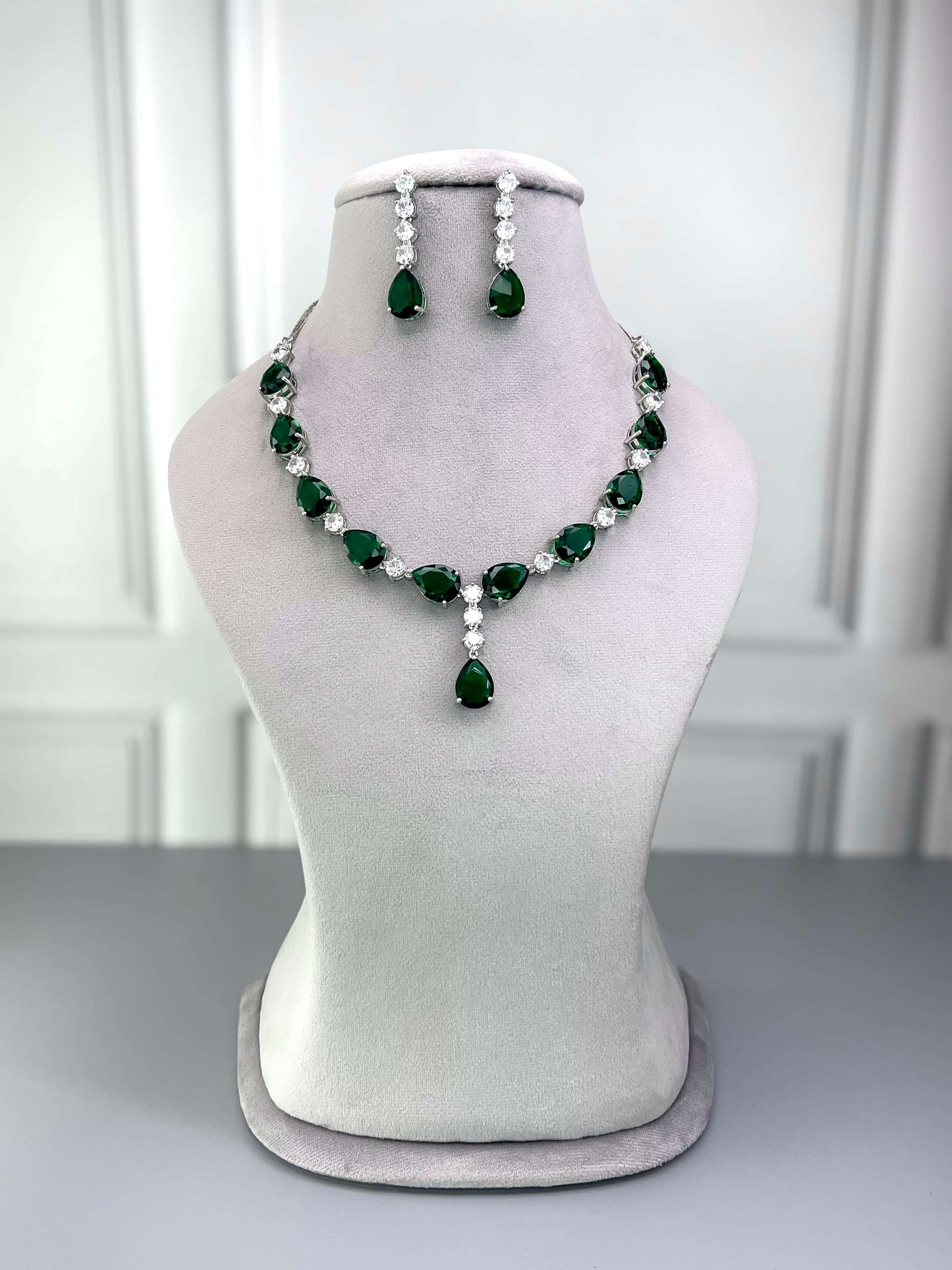 Eva Emerald Green Necklace Set