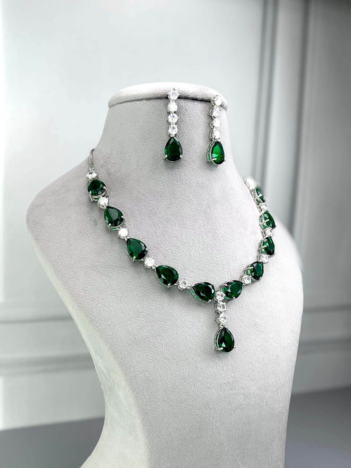 Eva Emerald Green Necklace Set