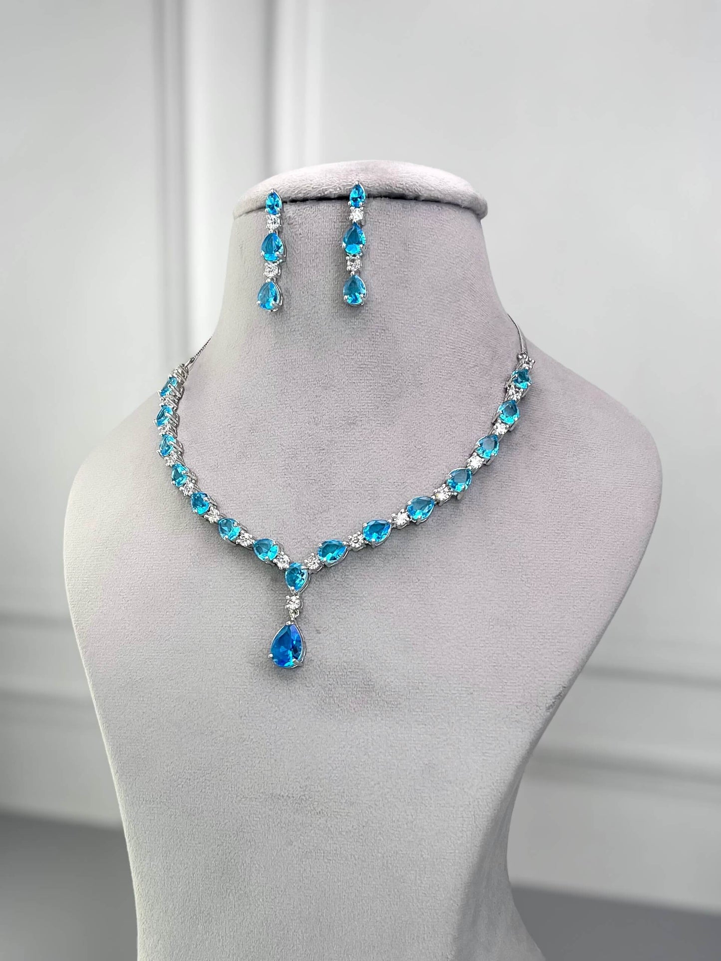 Kate Turquoise Blue Necklace set