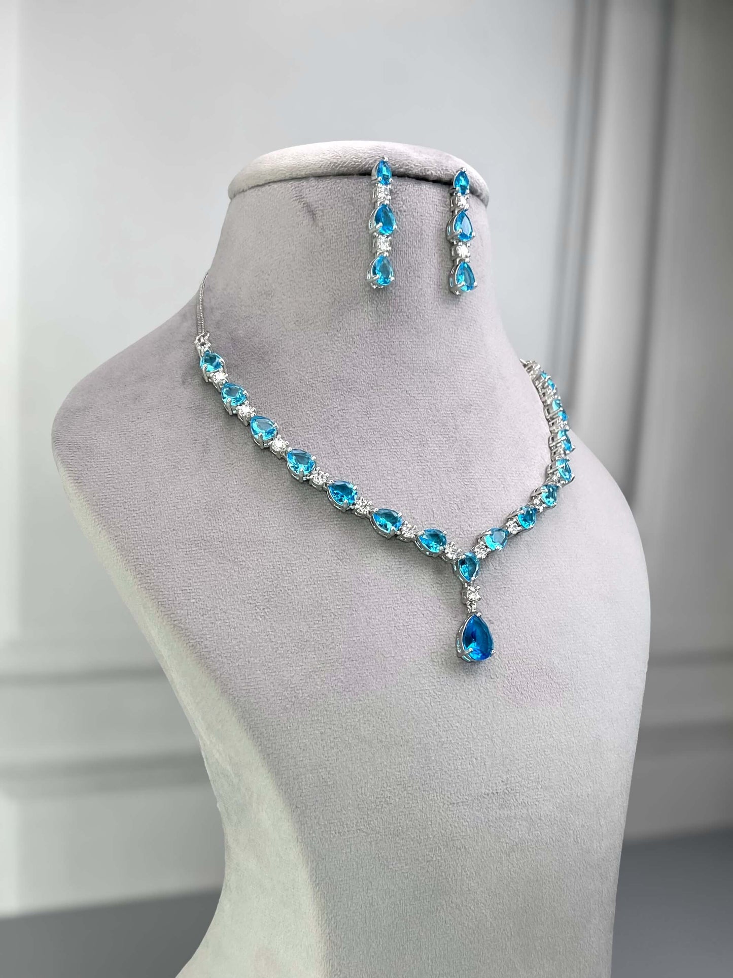 Kate Turquoise Blue Necklace set