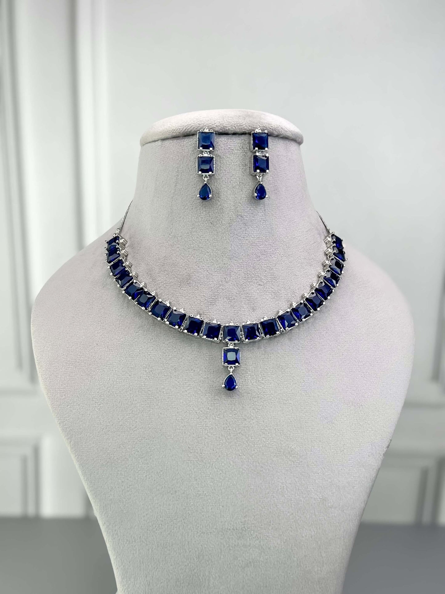 Gemma Sapphire Blue Necklace Set