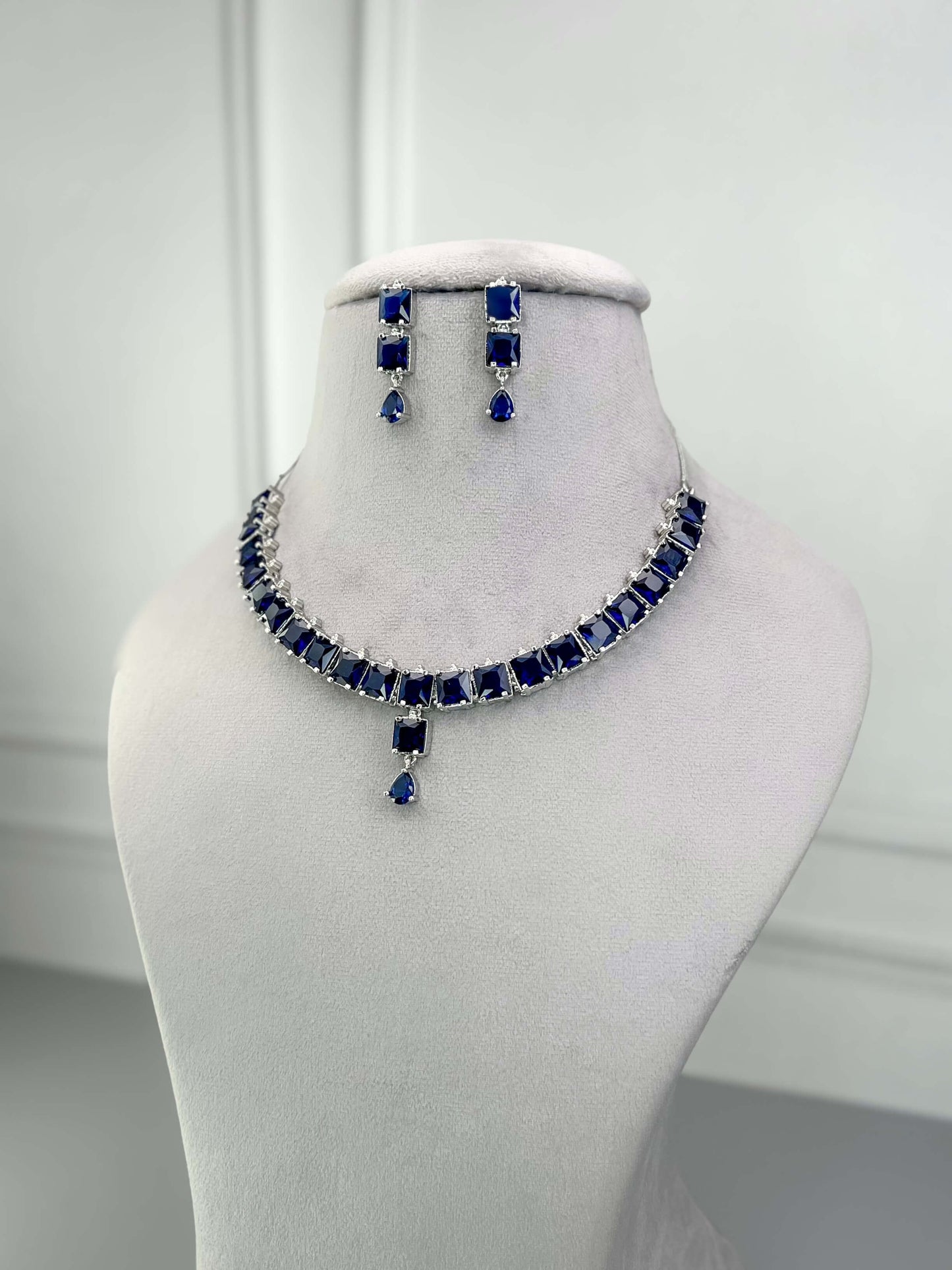 Gemma Sapphire Blue Necklace Set