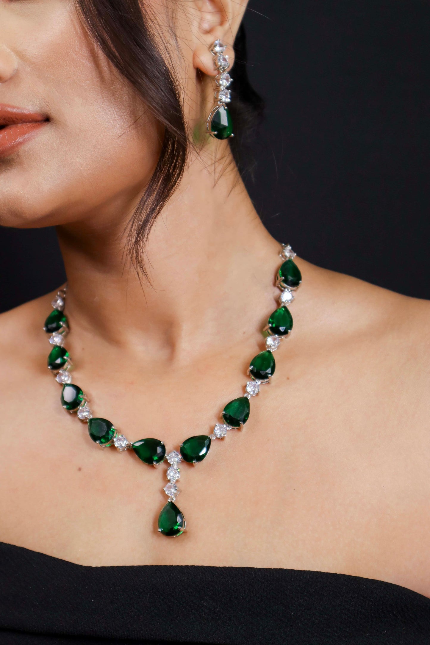 Eva Emerald Green Necklace Set