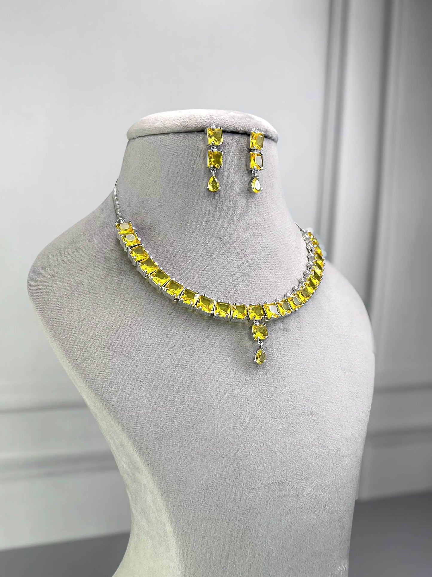 Gemma Yellow Necklace Set