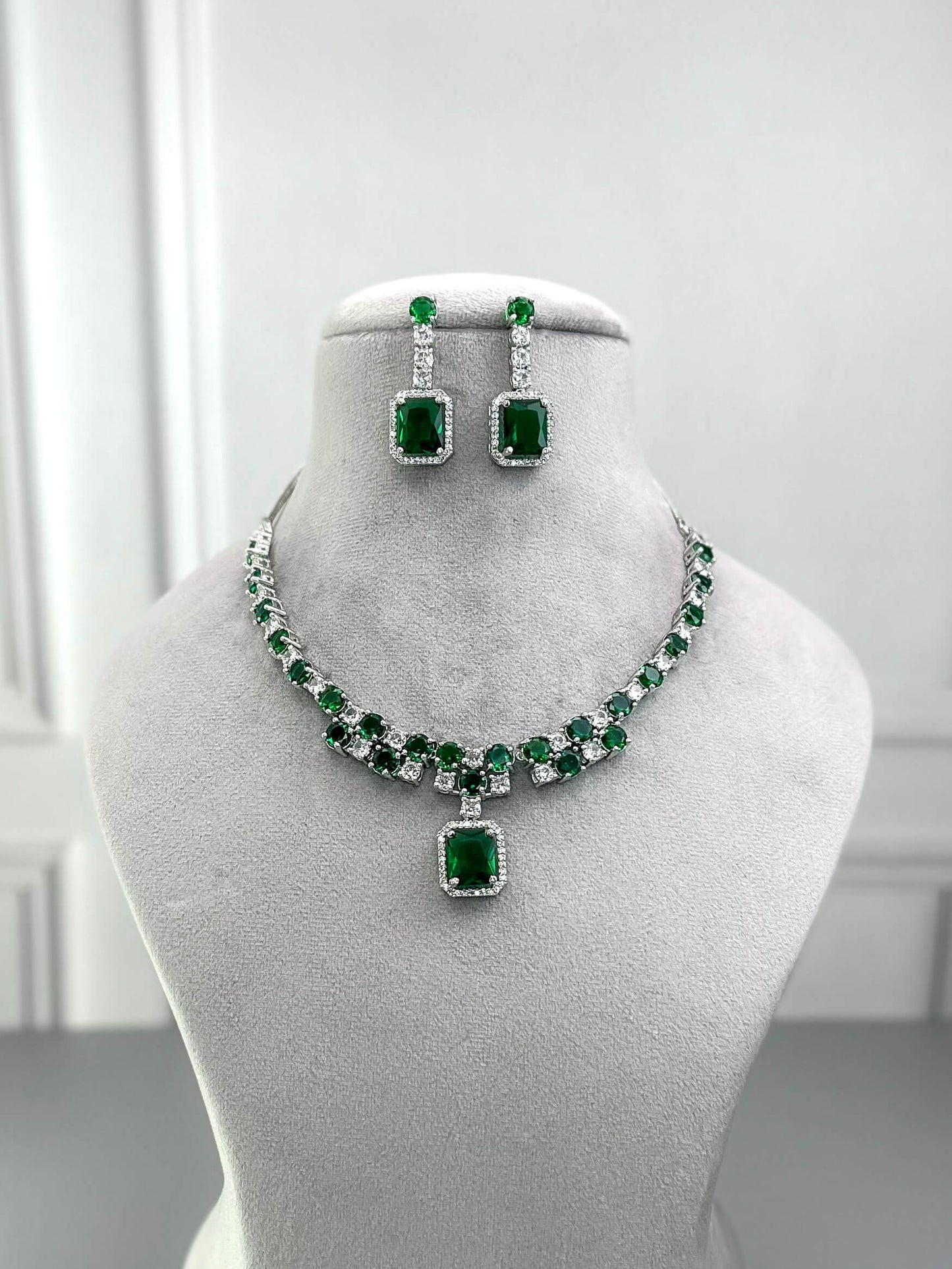 Nia Emerald Green AD Necklace Set