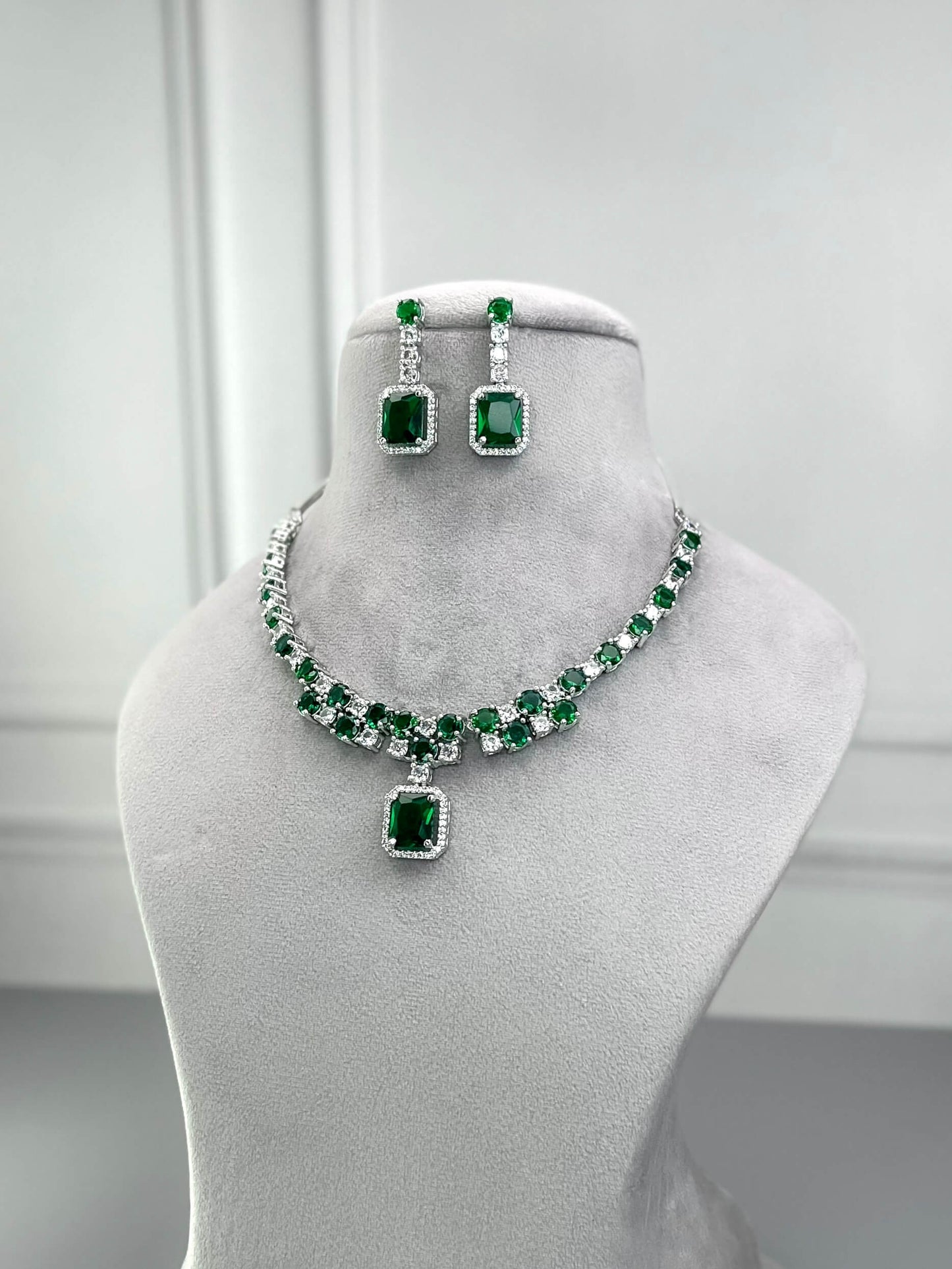 Nia Emerald Green AD Necklace Set