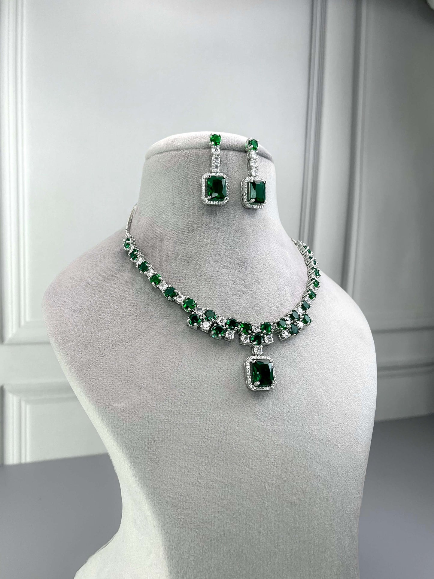 Nia Emerald Green AD Necklace Set